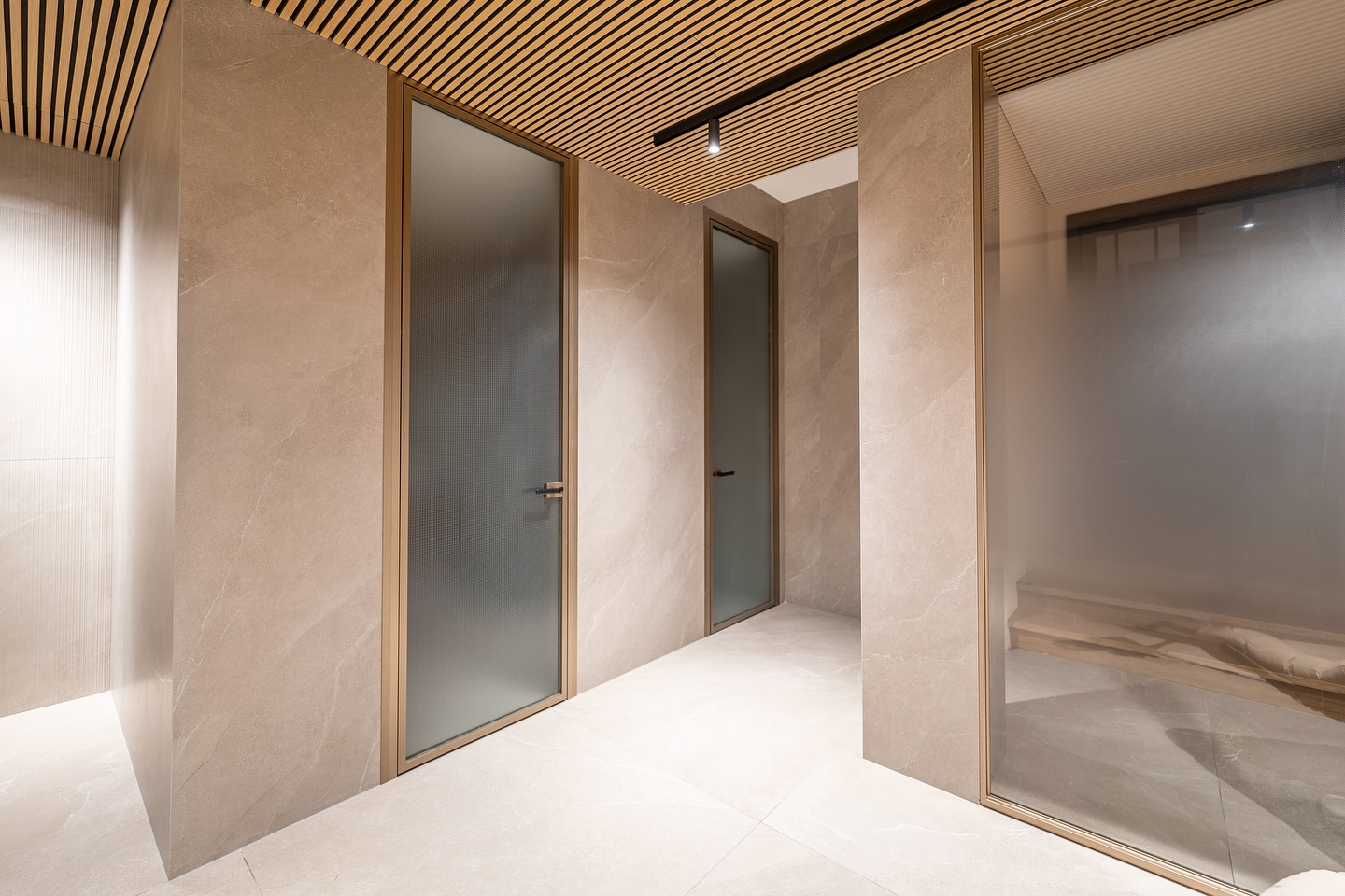 aluminija-stikla-durvis2-